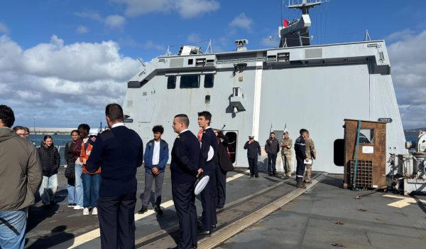 club_defense_visite_fregate_marine_francaise_mini